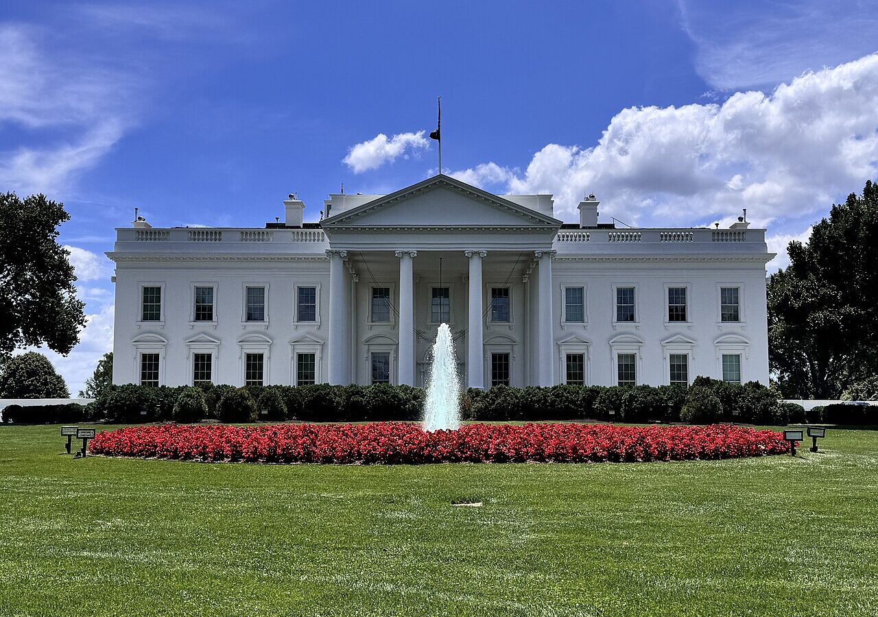 North facade of the White House in Washington, D.C., with the fountain and North Lawn visible
