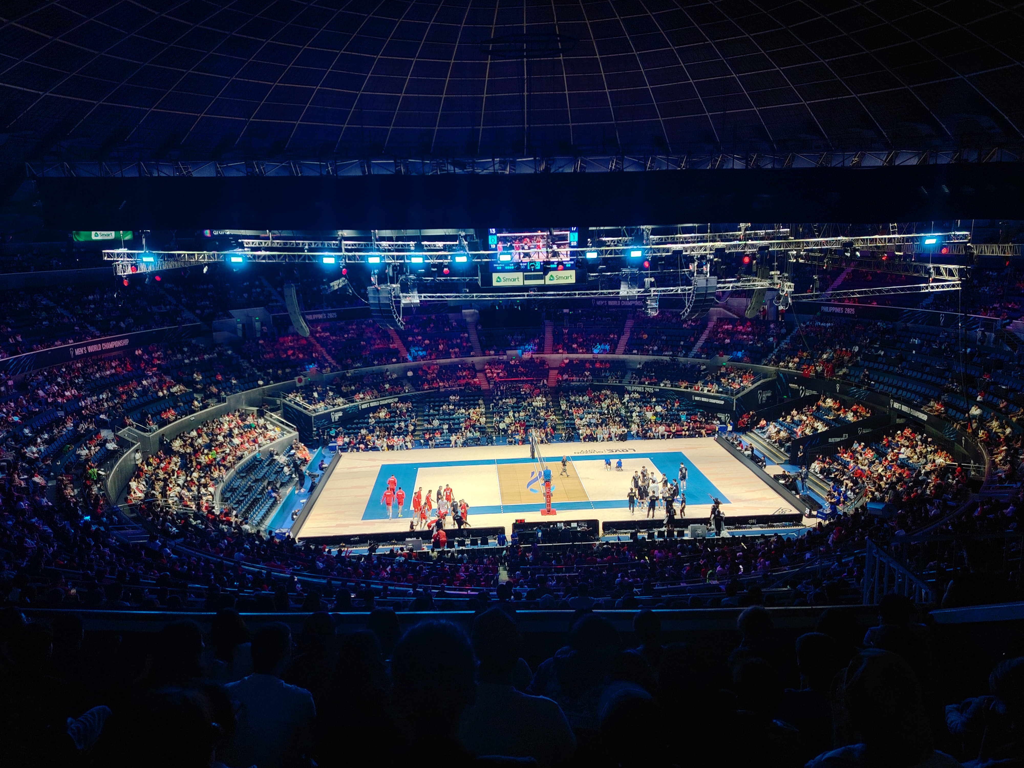 Türkiye Erkek Milli Voleybol Takımı oyuncuları voleybol sahasında