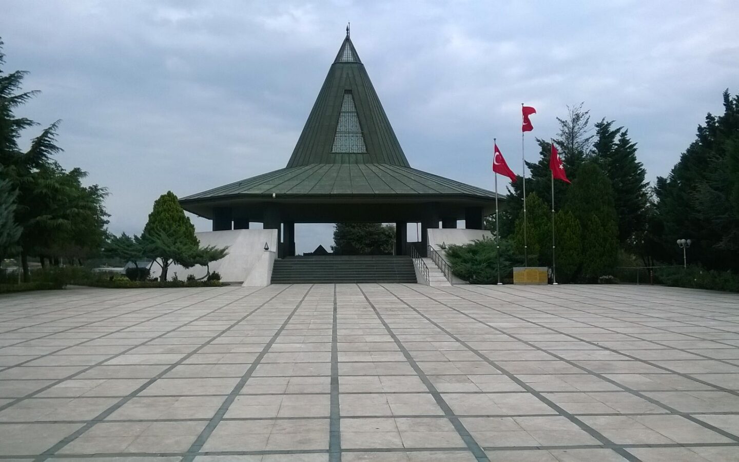 İstanbul'daki Adnan Menderes Anıt Mezarı