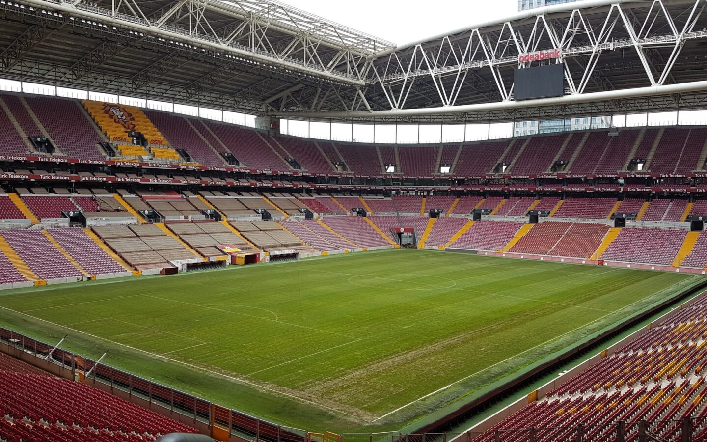 Galatasaray'ın İstanbul'daki stadyumunun saha ve tribünleri