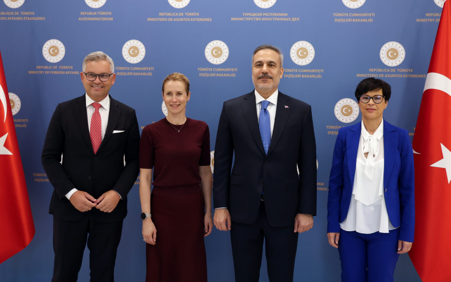 Dışişleri Bakanı Hakan Fidan resmi bir görüşmede