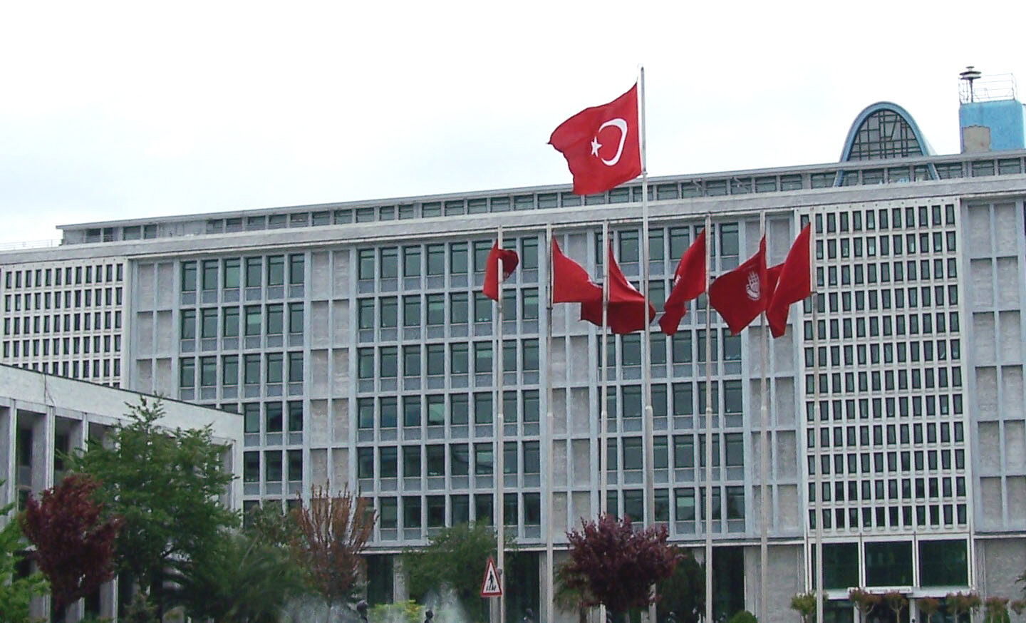 İstanbul Büyükşehir Belediyesi Belediye Sarayı'nın dış görünümü