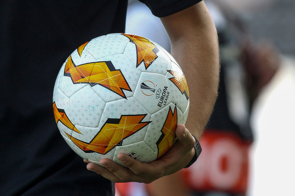 UEFA Europa League resmi maç topu