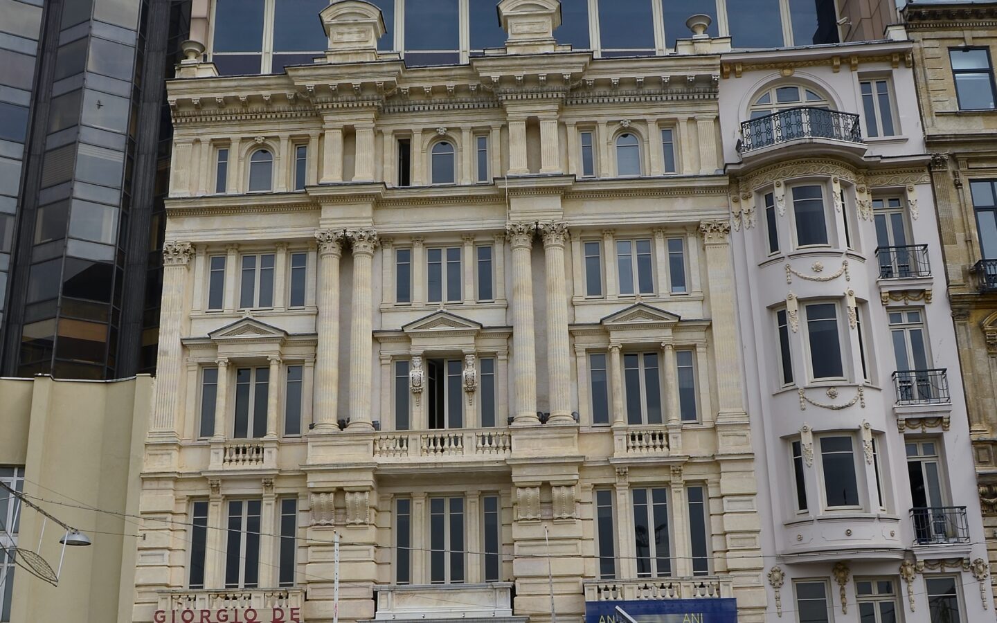 İstanbul Beyoğlu'ndaki Pera Müzesi binası