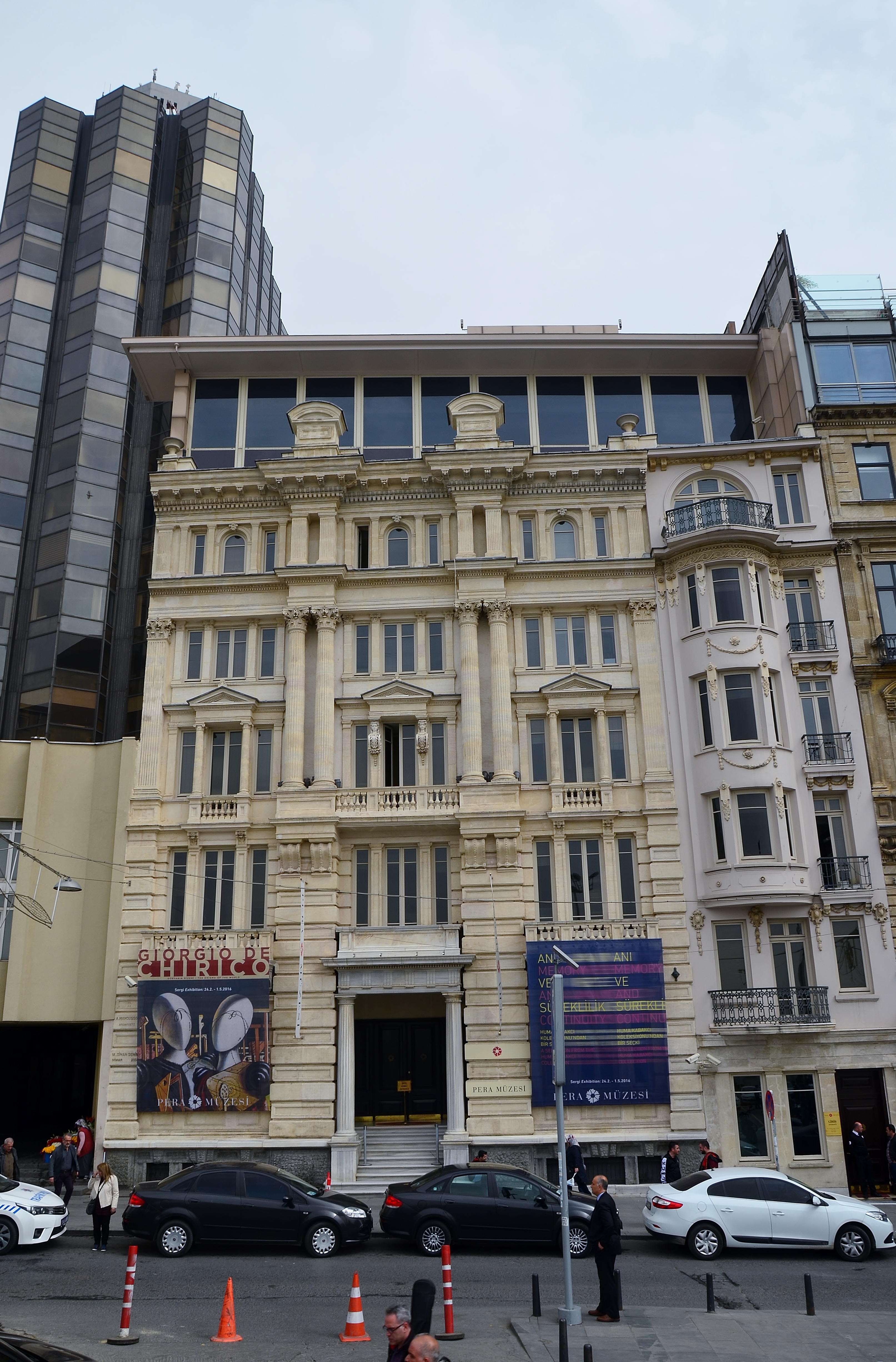 İstanbul Beyoğlu'ndaki Pera Müzesi binası