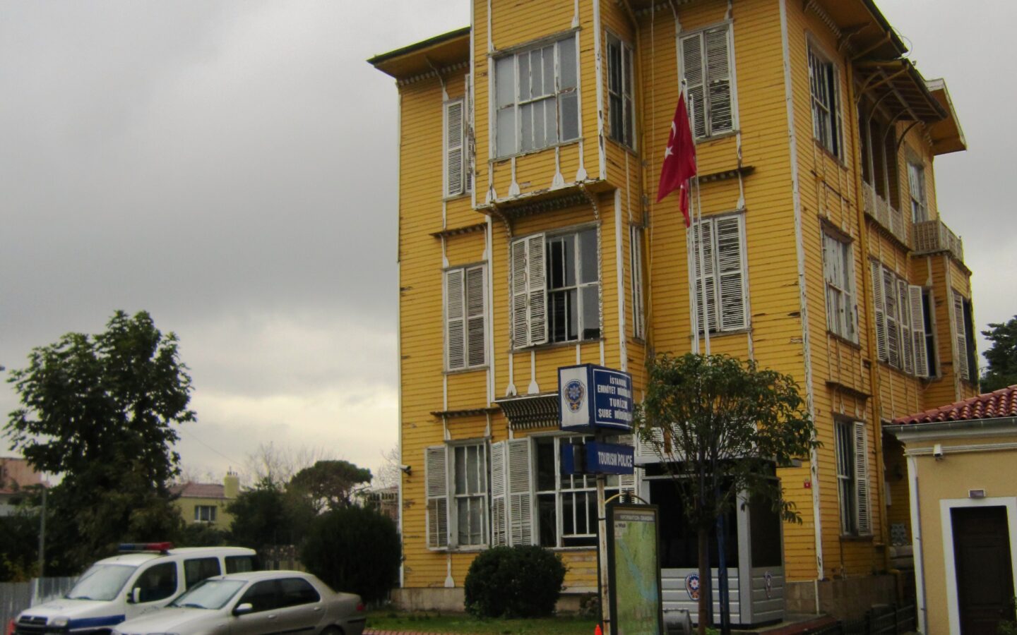 İstanbul Fatih'teki Emniyet Genel Müdürlüğü Turizm Şube Müdürlüğü binası