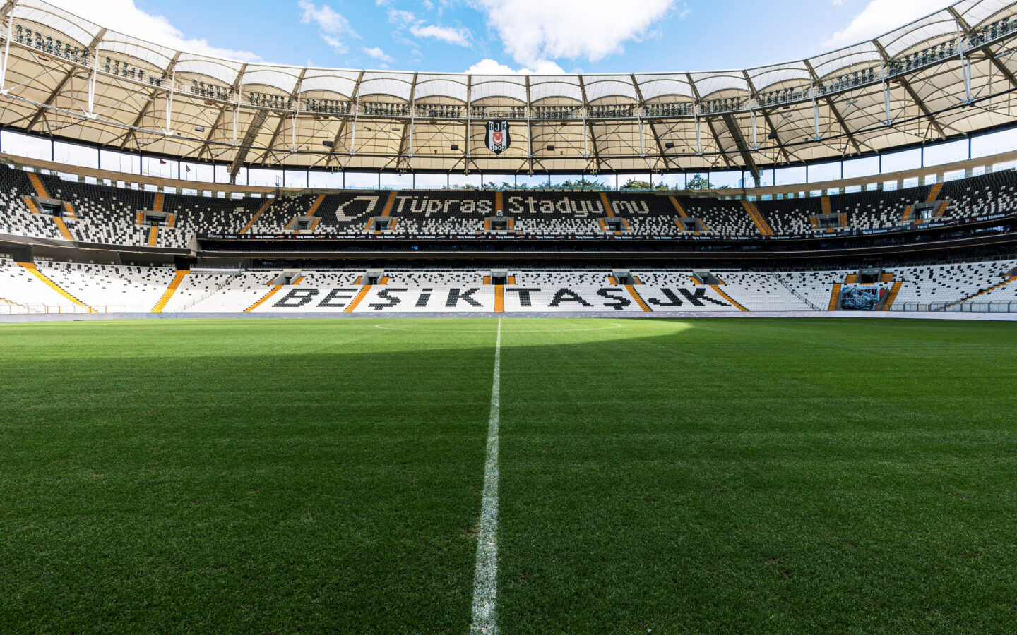 İstanbul'daki Tüpraş Stadyumu, Beşiktaş'ın iç saha maçlarını oynadığı stat