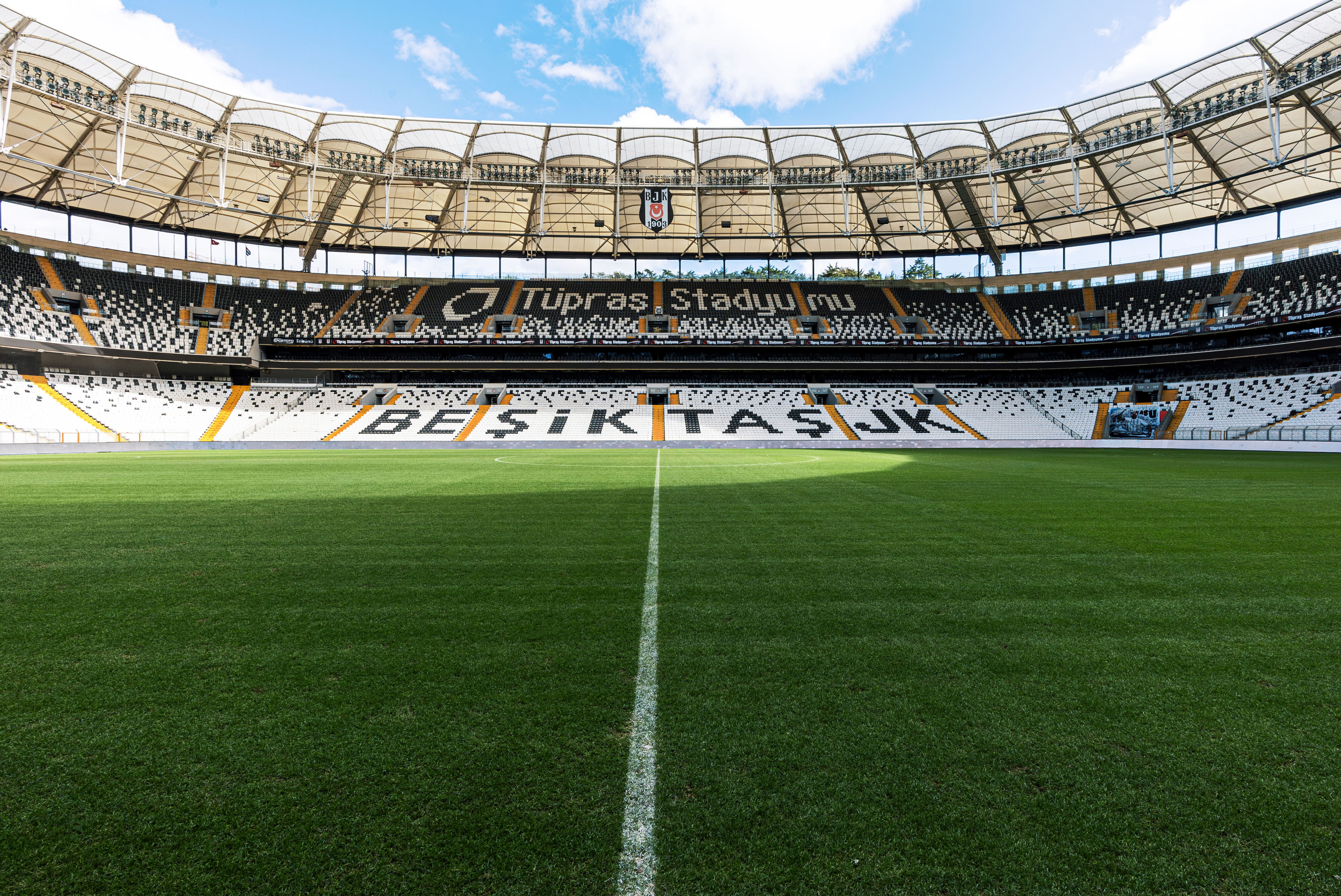 İstanbul'daki Tüpraş Stadyumu, Beşiktaş'ın iç saha maçlarını oynadığı stat