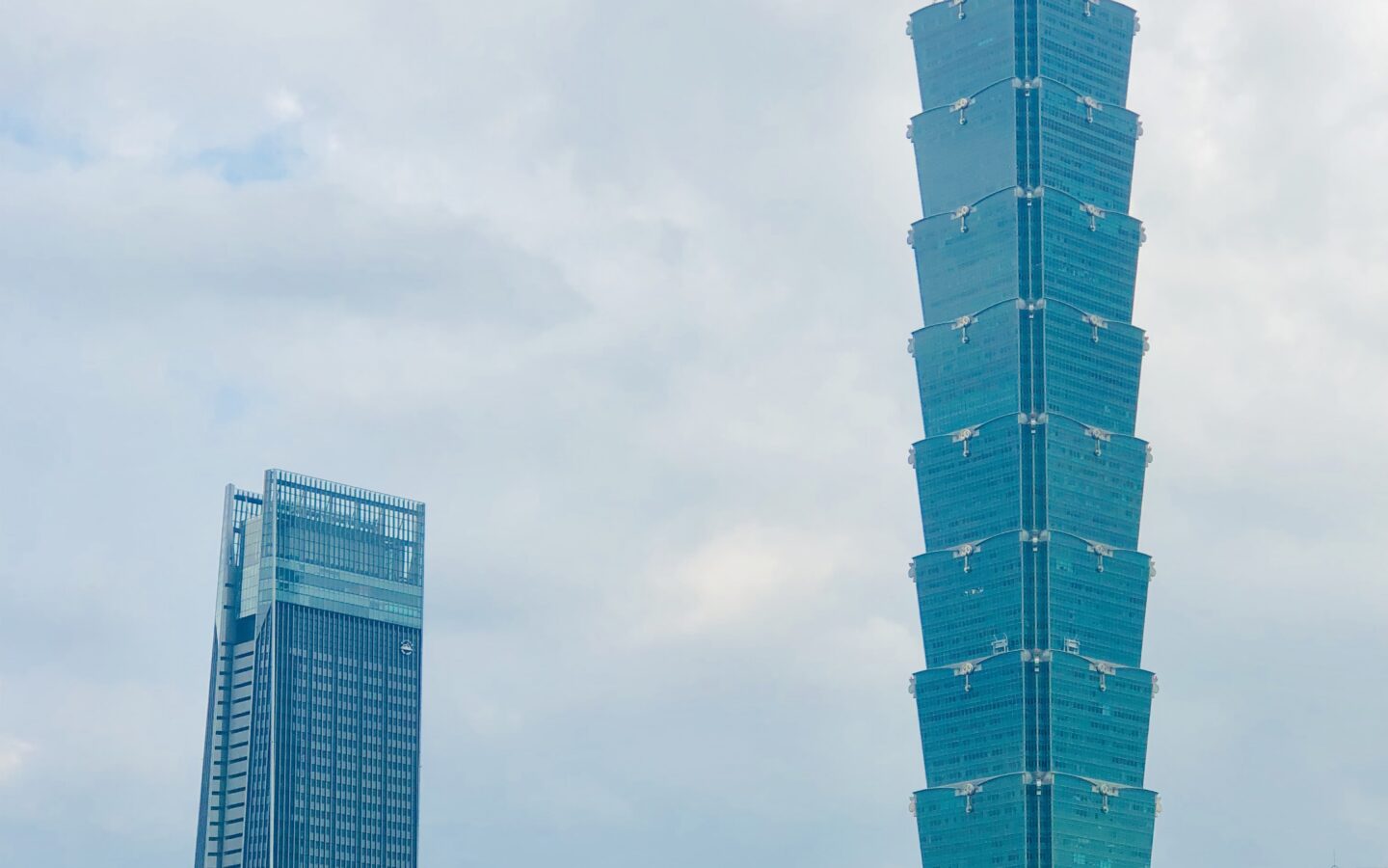 Taipei 101 gökdeleni ve Tayvan bayrağı