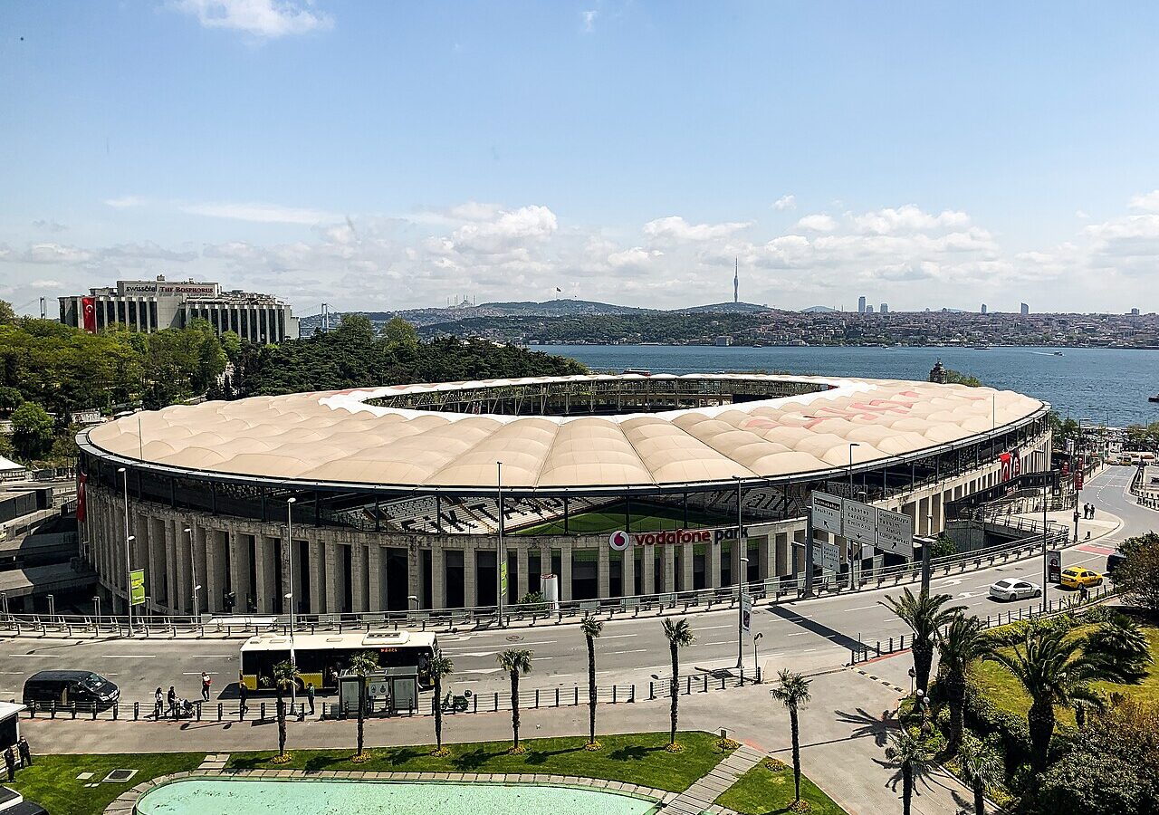 İstanbul'daki Beşiktaş Stadyumu'nun dışarıdan görünümü